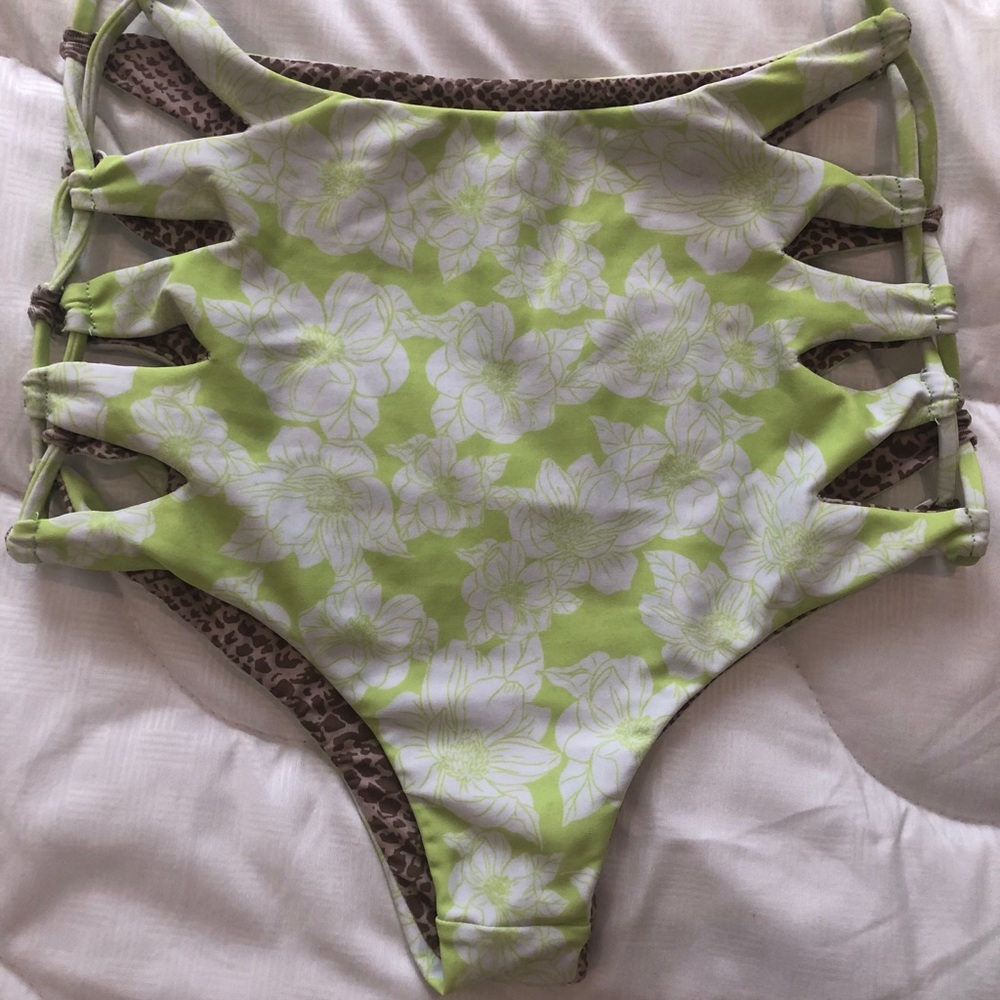 XSOLDX Acacia L Queens bottoms in Neon Magnolia